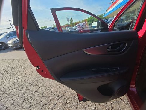 Used 2018 Nissan Rogue Sport S w/ S Appearance Package AWD/4WD image 10