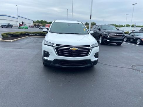 Used 2023 Chevrolet Traverse LT w/ Rear Camera Mirror Package AWD/4WD image 4