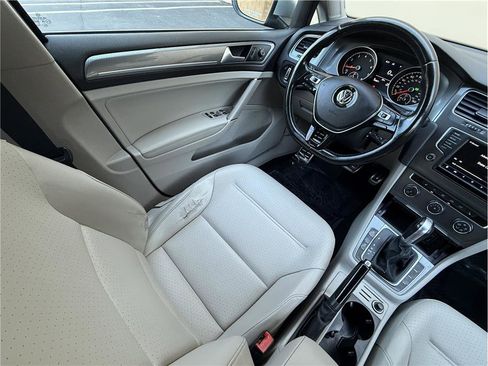 Used 2017 Volkswagen Golf Alltrack SE image 8