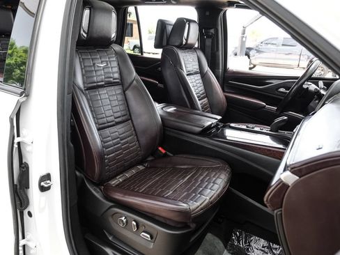 Used 2023 Cadillac Escalade Sport Platinum RWD image 34
