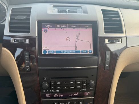 Used 2013 Cadillac Escalade Luxury image 13