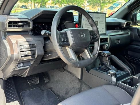 Certified 2024 Toyota Tacoma TRD Off-Road AWD/4WD image 11