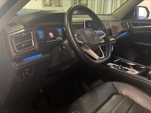 Used 2025 Volkswagen Atlas SEL AWD/4WD image 8