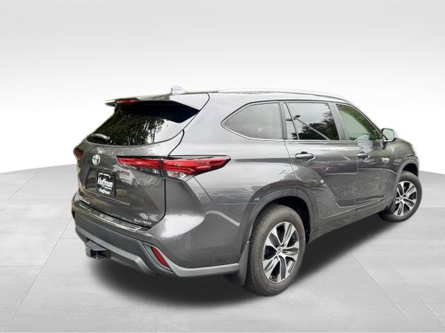 Used 2023 Toyota Highlander XLE w/ Protection Package #3 (TMS) AWD/4WD image 9