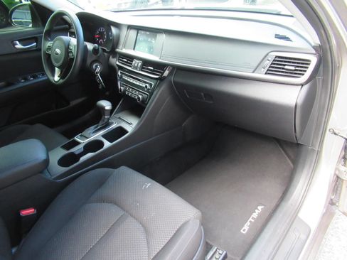 Used 2018 Kia Optima LX w/ 17" Alloy Wheels Package FWD image 11