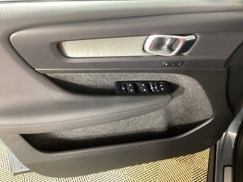 Used 2022 Volvo XC40 T5 Inscription w/ Climate Package image 16