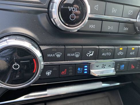 Used 2022 Ford F150 Lariat w/ Equipment Group 502A High AWD/4WD image 15