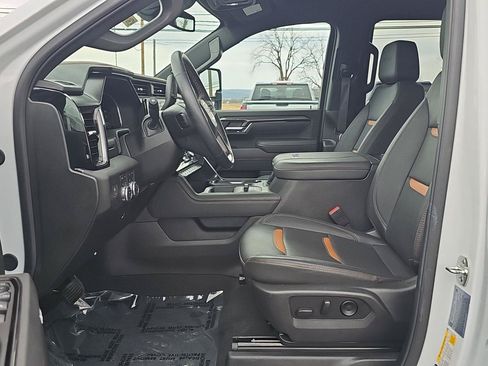 Used 2025 GMC Sierra 2500 AT4 AWD/4WD image 12