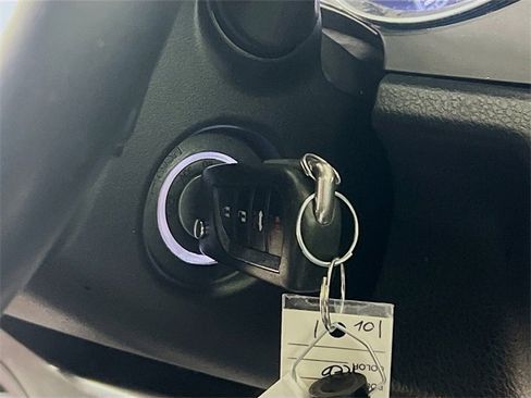 Used 2019 Toyota Camry L image 18