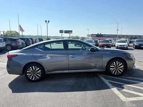 Used 2024 Nissan Altima 2.5 SV FWD image 6