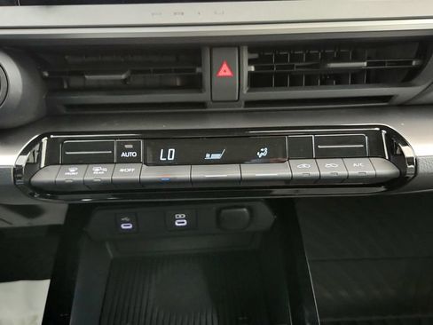 Used 2024 Toyota Prius LE AWD/4WD image 30