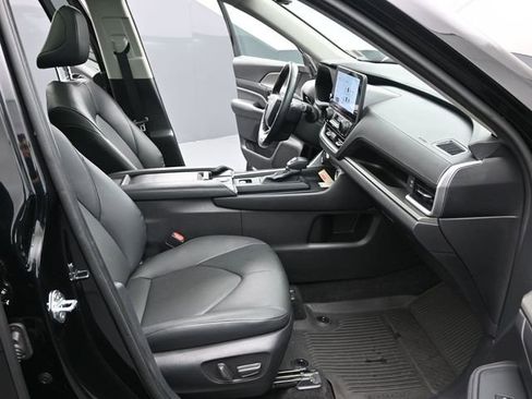 Used 2024 Toyota Grand Highlander XLE image 33