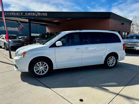Used 2018 Dodge Grand Caravan SXT image 1