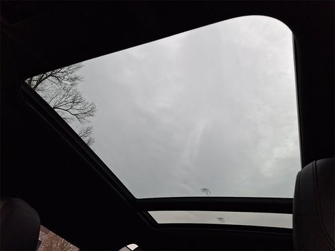 Used 2024 Land Rover Defender 110 X-Dynamic SE image 15