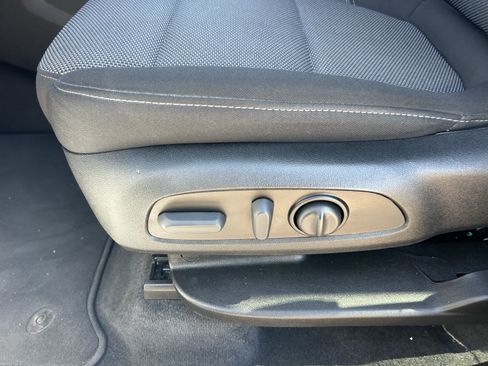 Certified 2023 Chevrolet Traverse LT FWD image 29