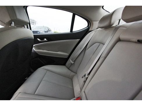 Used 2021 Genesis G70 2.0T RWD image 12