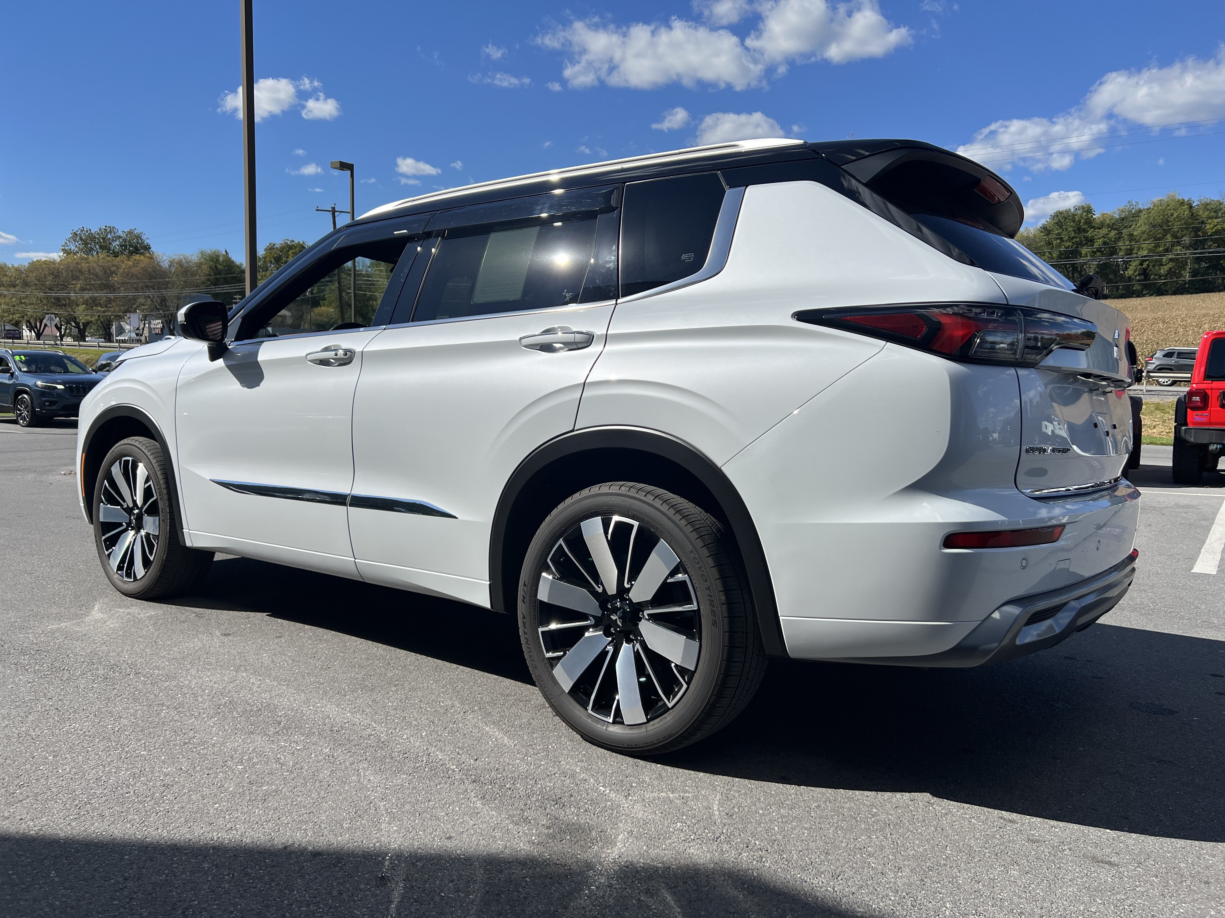 Used 2025 Mitsubishi Outlander SEL AWD/4WD image 6