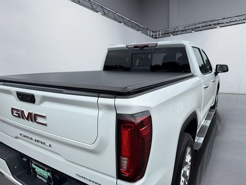 Used 2022 GMC Sierra 1500 Denali w/ Technology Package AWD/4WD image 9