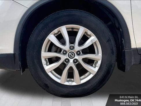 Used 2017 Nissan Rogue SV FWD image 32
