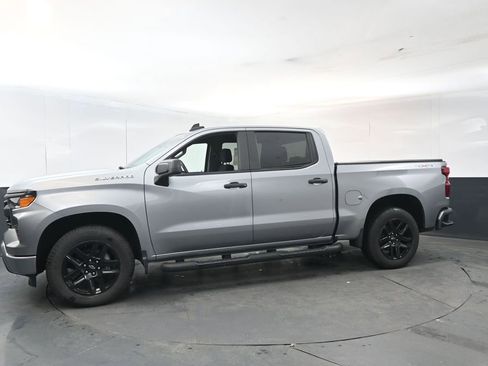 Used 2024 Chevrolet Silverado 1500 Custom image 2