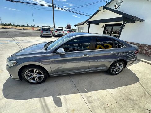 Used 2024 Volkswagen Jetta SE FWD image 11