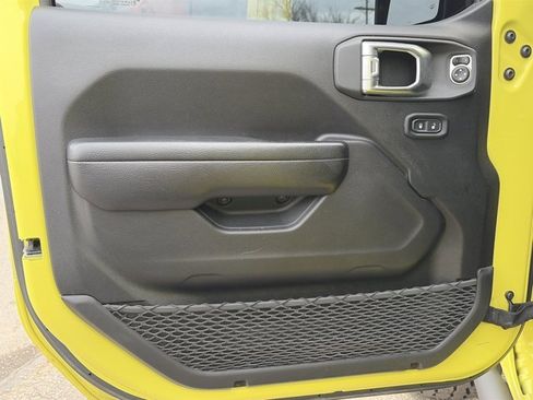 Used 2023 Jeep Wrangler Unlimited Rubicon image 14