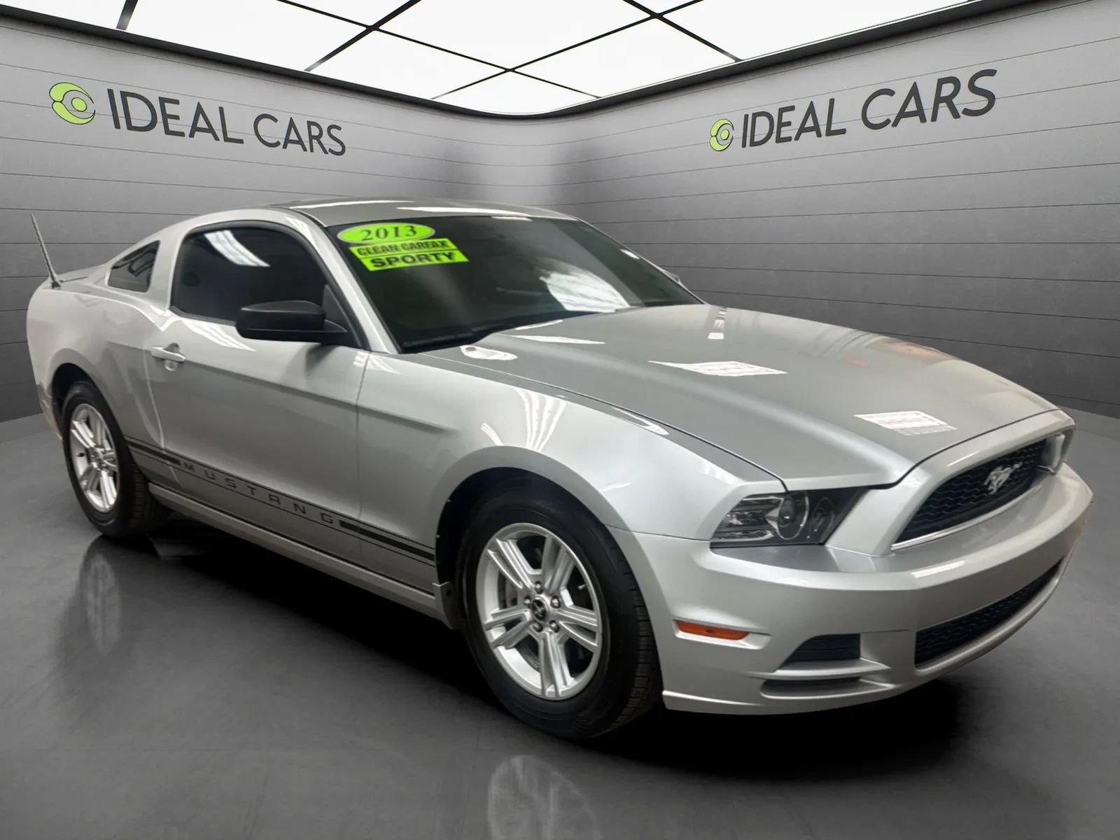 Used 2013 Ford Mustang Coupe RWD image 3
