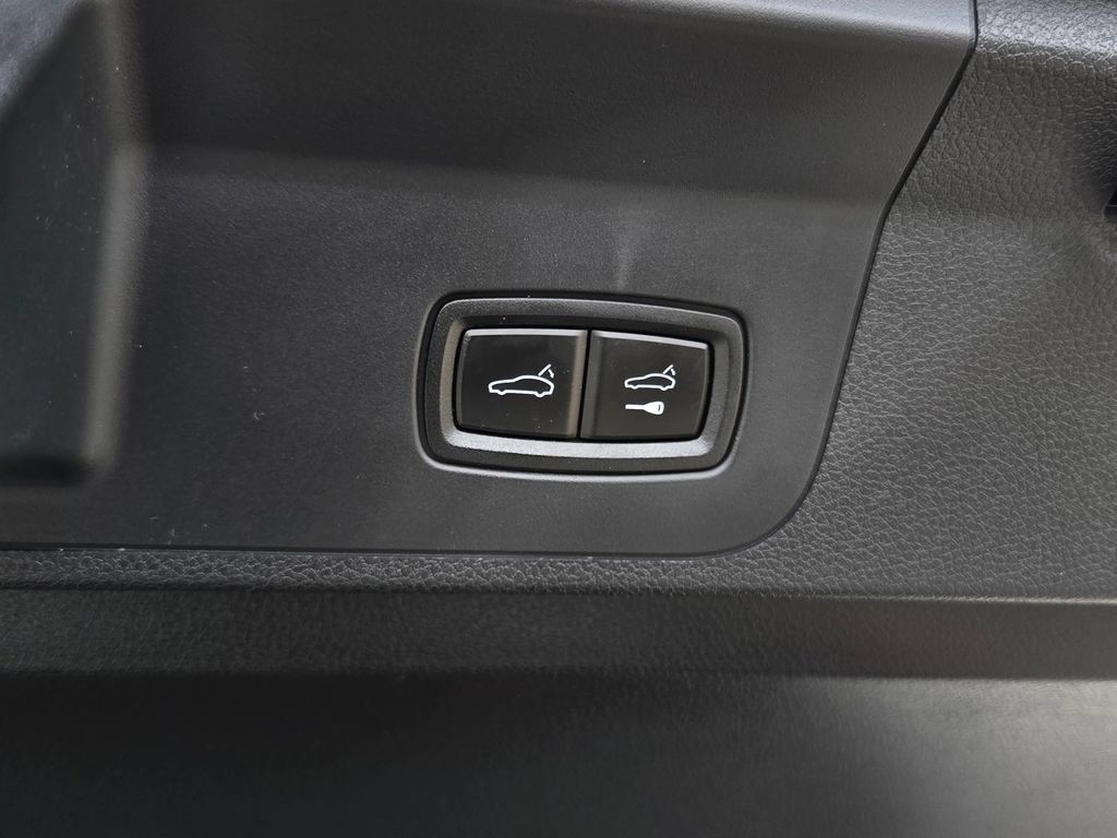 Used 2020 Porsche Panamera 4 AWD/4WD image 38