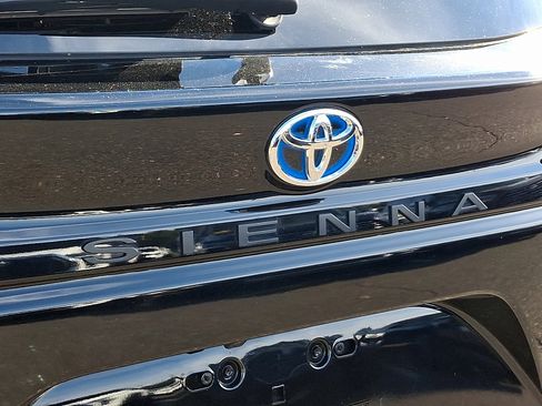 Certified 2023 Toyota Sienna XLE image 34