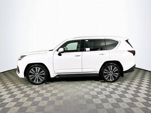 New 2025 Lexus LX 700h Luxury image 4