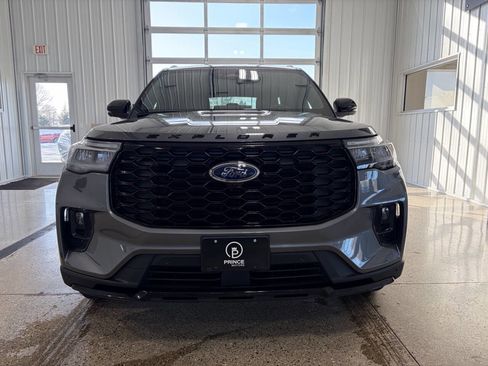 Used 2025 Ford Explorer ST-Line w/ ST-Line Street Pack image 8