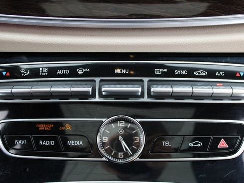 Used 2017 Mercedes-Benz E 300 image 35