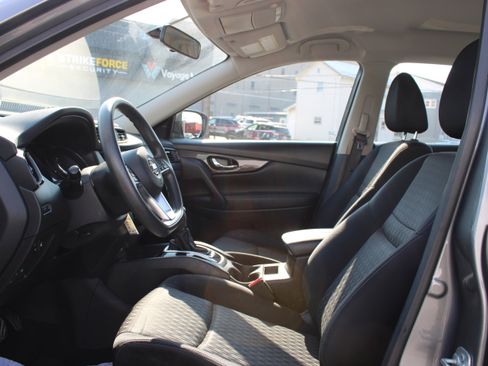 Used 2018 Nissan Rogue S image 13