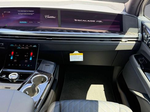 New 2026 Cadillac Escalade IQ Luxury 1 w/ LPO, Floor Liner Package AWD/4WD image 15