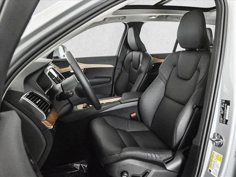 Used 2024 Volvo XC90 T8 Plus w/ Protection Package Premier image 17