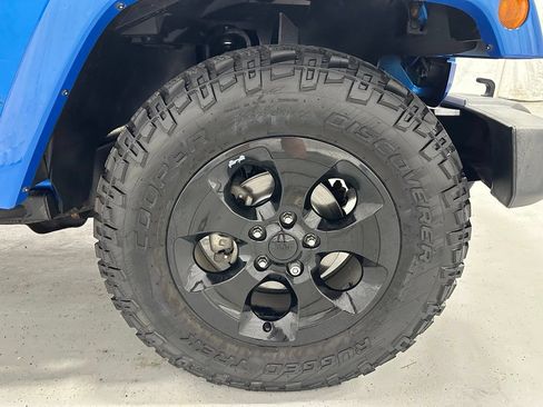 Used 2015 Jeep Wrangler Unlimited Sahara AWD/4WD image 57
