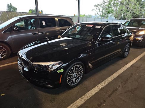 Used 2019 BMW 530e w/ Convenience Package image 2