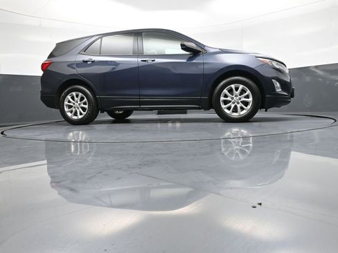 Used 2019 Chevrolet Equinox LS FWD image 27