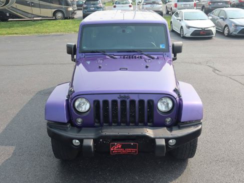 Used 2016 Jeep Wrangler Unlimited Sahara AWD/4WD image 4