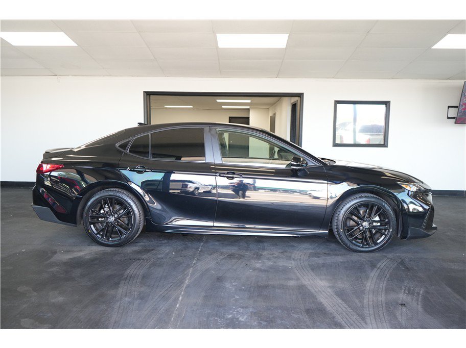 Used 2025 Toyota Camry SE FWD image 8