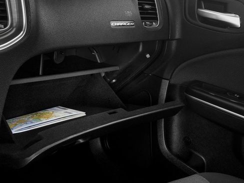 Used 2017 Dodge Charger SE RWD image 20