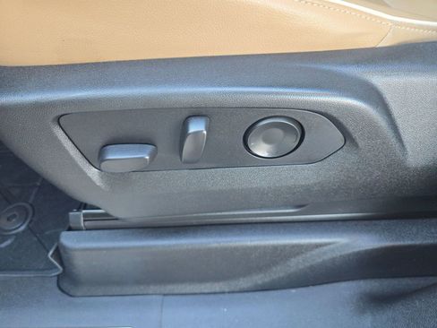 Used 2021 Chevrolet Suburban Premier w/ Premium Package image 12