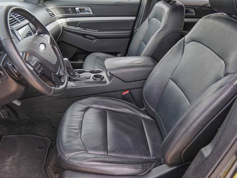 Used 2017 Ford Explorer XLT w/ Equipment Group 202A image 10