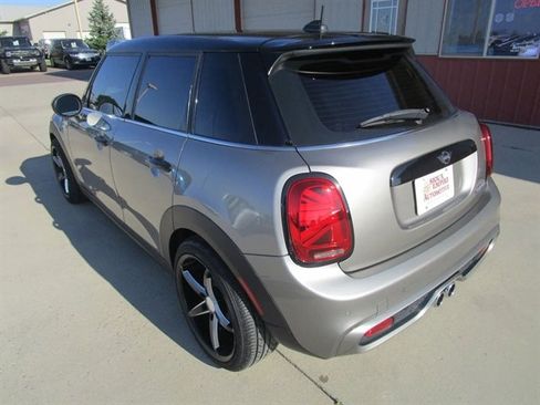 Used 2019 MINI Cooper S w/ Premium Package image 9