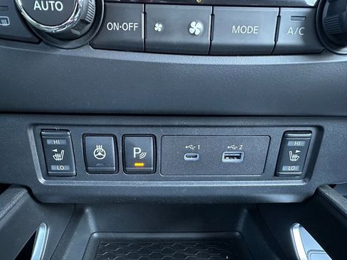 Used 2023 Nissan Frontier SV w/ SV Convenience Package image 6