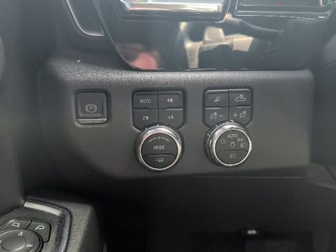 Used 2023 GMC Sierra 1500 SLT w/ SLT Premium Plus Package AWD/4WD image 21