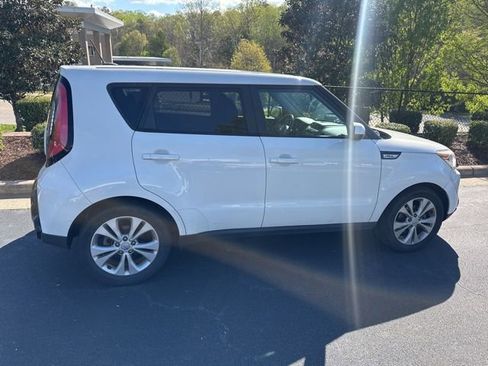Used 2016 Kia Soul + w/ Audio Package image 2
