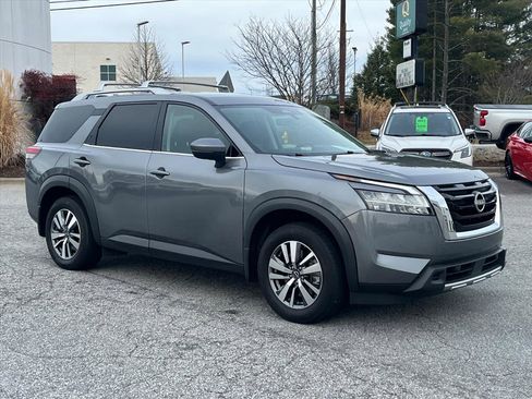 Used 2024 Nissan Pathfinder SL image 1