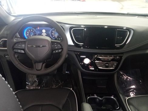 New 2026 Chrysler Pacifica Limited w/ S Appearance Package FWD image 13