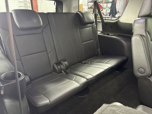 Used 2018 Chevrolet Suburban Premier RWD image 9